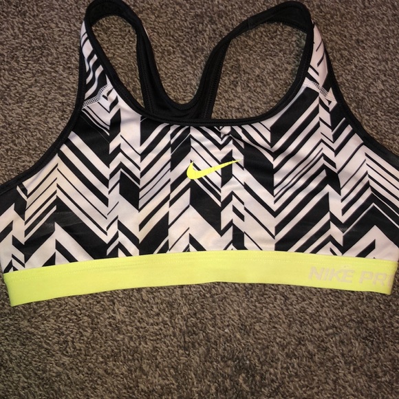 Nike Pro sports bra size Medium - Picture 1 of 2